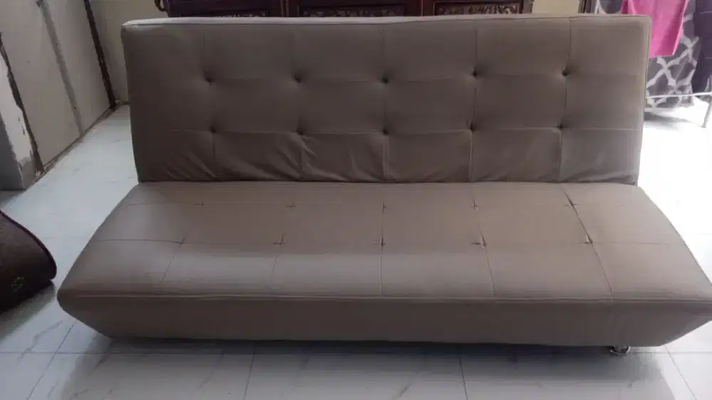 sofabed kulit (sofa kasur) warna cream