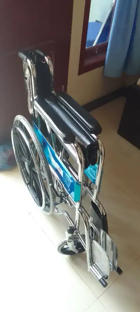 Dijual Cepat Kursi Roda Merek Terbaik Pemakaian Beberapa Hari