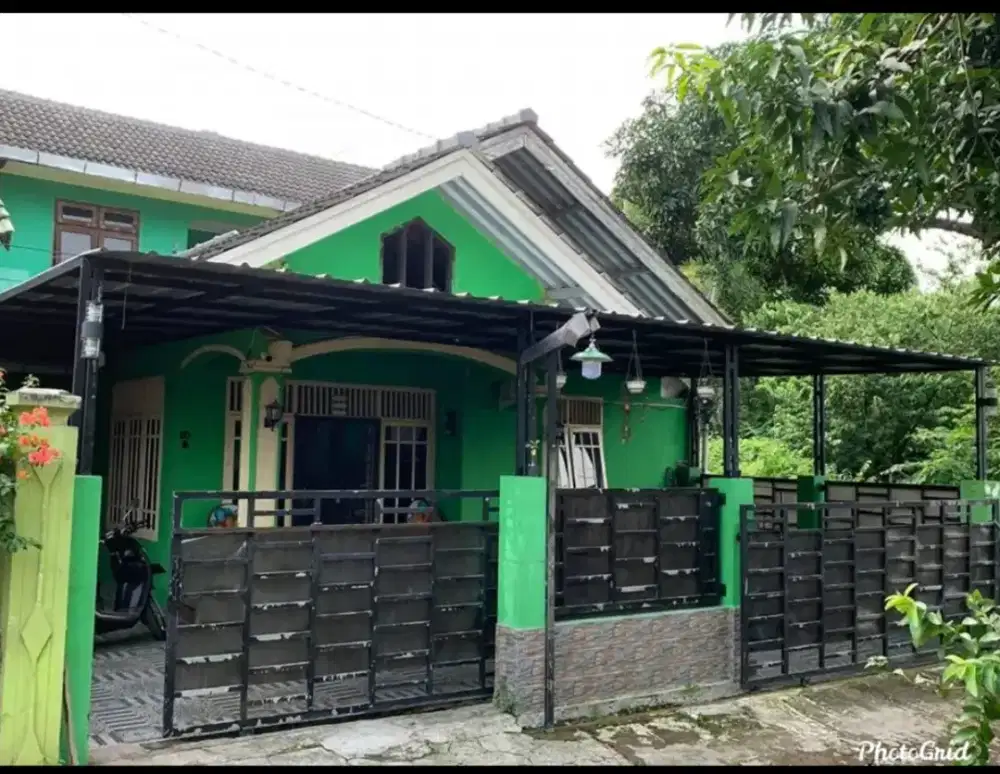 DI JUAL RUMAH 2 LANTAI SEMI FURNIST TANPA PERANTARA