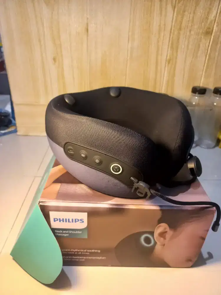 Bantal leher pijat / alat pijat leher PHILIPS