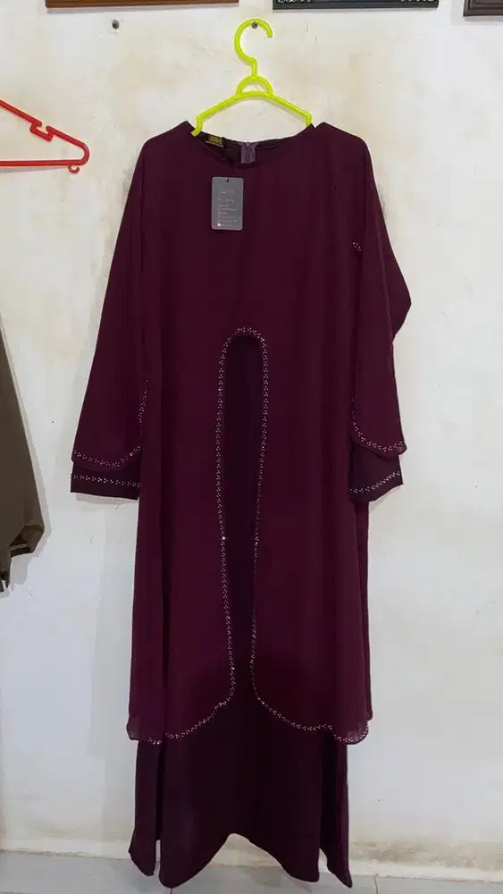 Dress Wanita atau Gamis