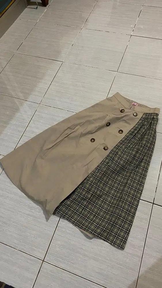 Preloved Celana, Rok dan Atasan