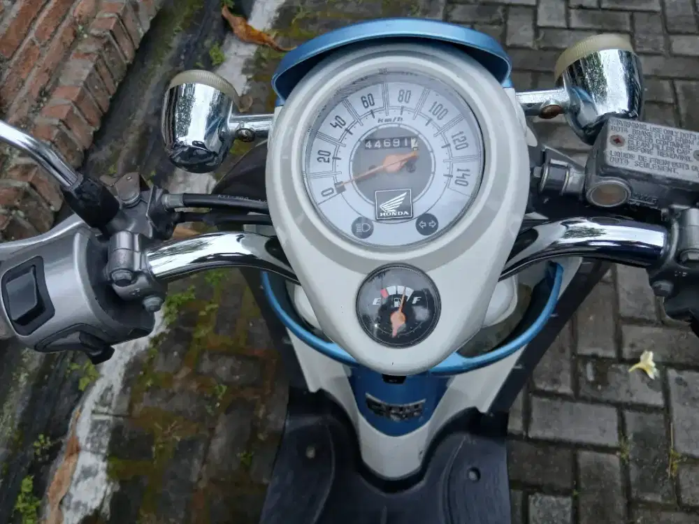 Jual honda scoopy tangan pertama th 2011orisinil cat