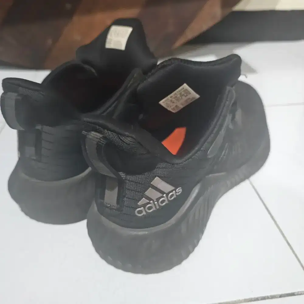 (BEKAS) Sepatu adidas 3 Triple Black Size 43,1/3 (Original)