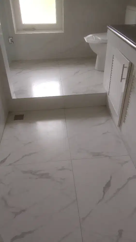 Tukang pasang keramik berpengalaman