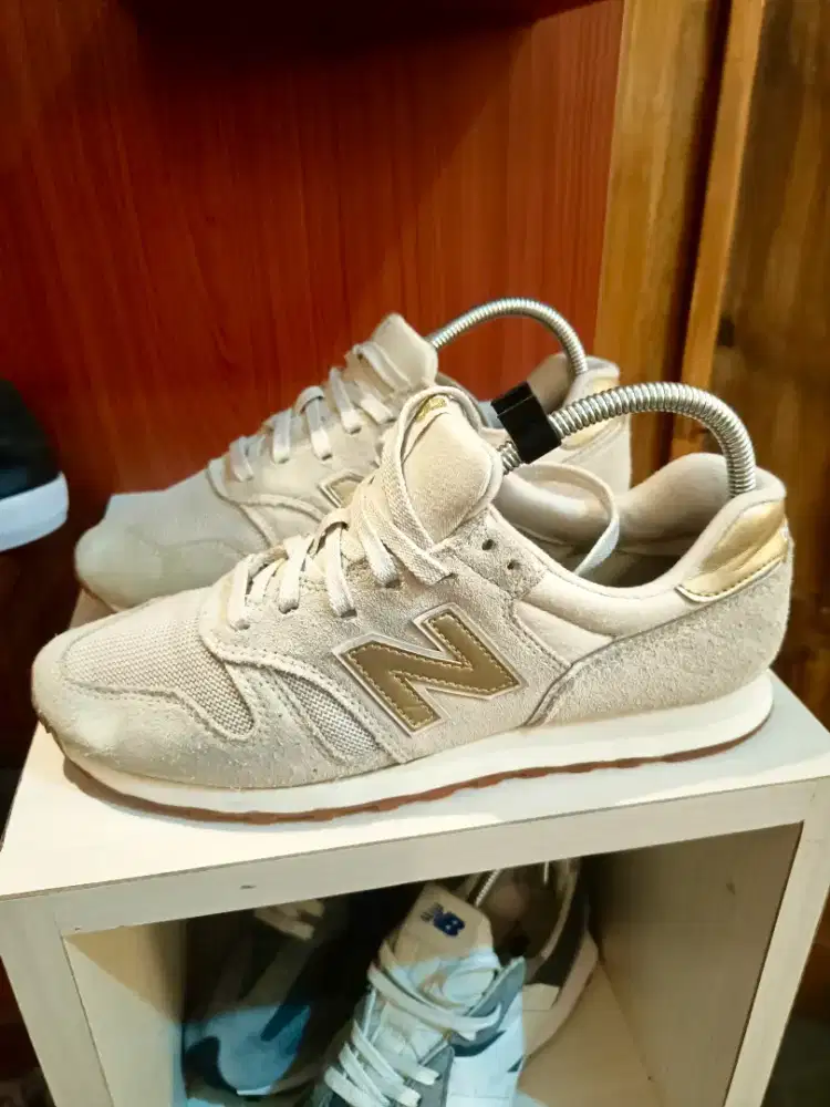 Sepatu NB wanita, seri 373