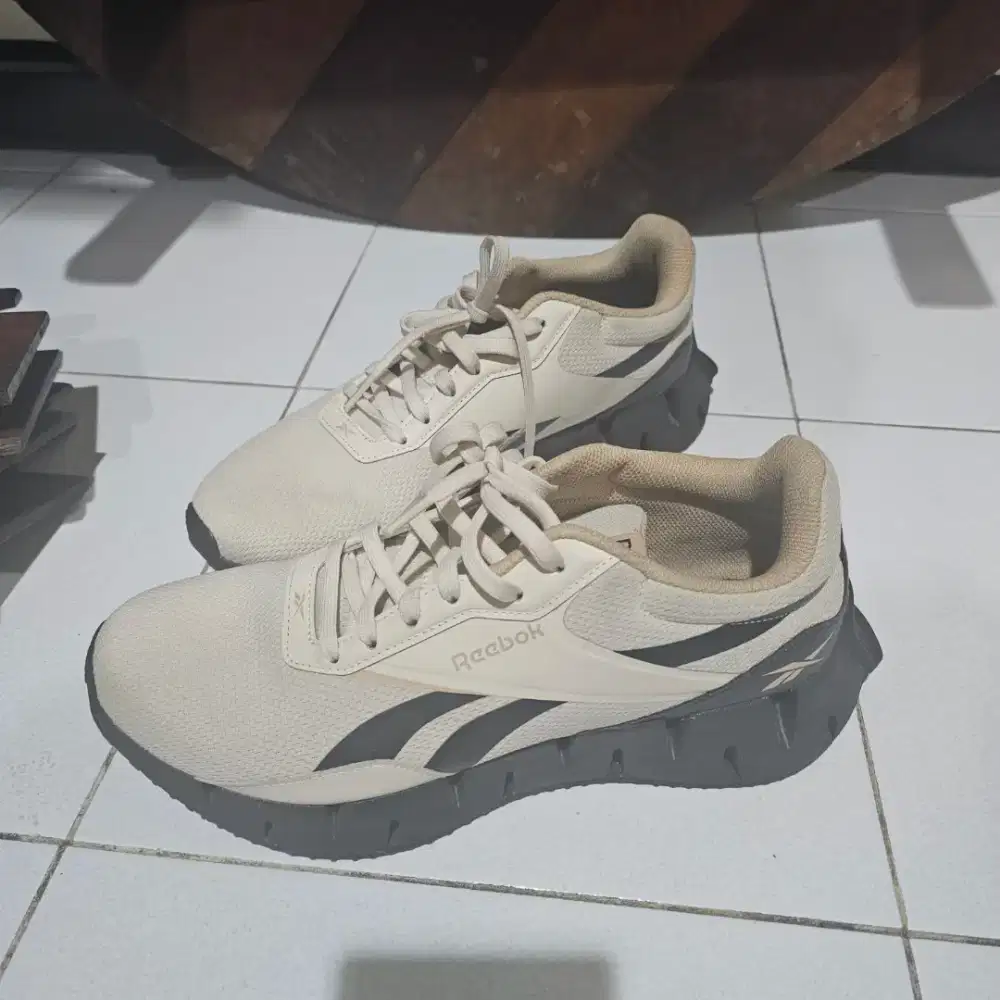 (Bekas) Reebok Zig Dynamica Str Sand/tan Size 42 (Original)