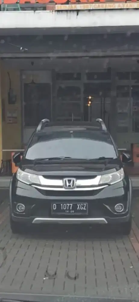 Bismillah numpang jual honda BR-V metic th 2016.no.D.hitam