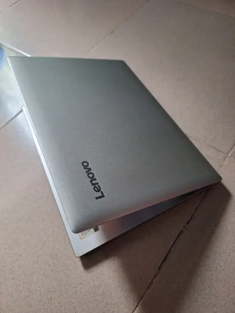 Bismillah dijual laptop lenovo slim core i3 siap pakai