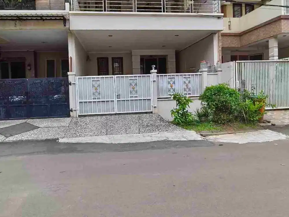 Dijual  rumah bagus siap huni 2,5 lantai di Harapan Indah II KT4 KM4 nego sd deal