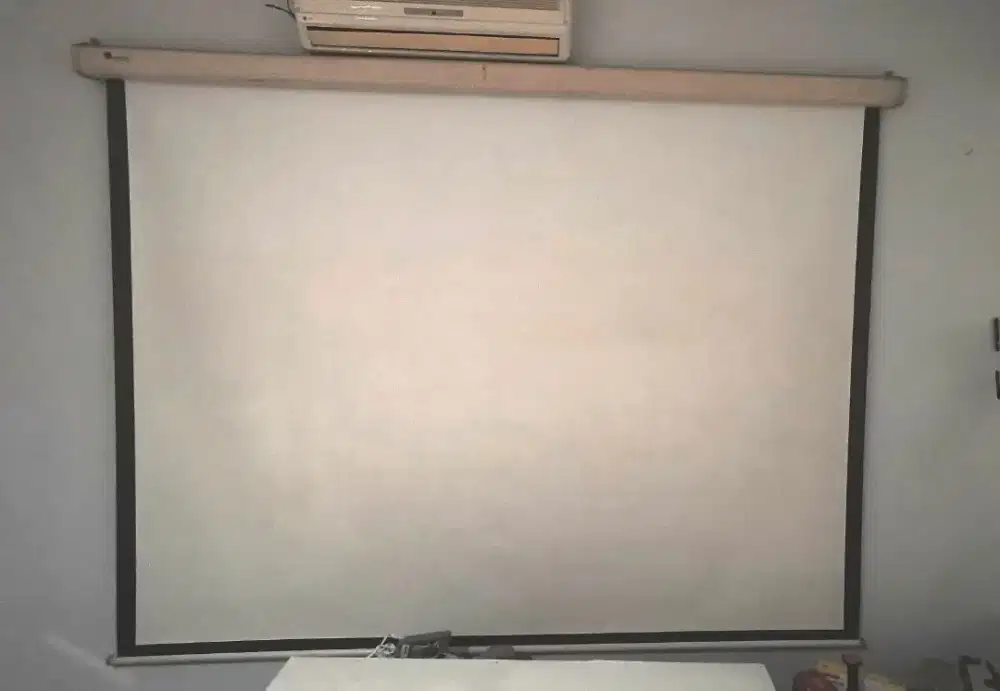 MULUS 95% LAYAR PROYEKTOR JUMBO WALL MOUNTED 96 inch 244 x 244 cm