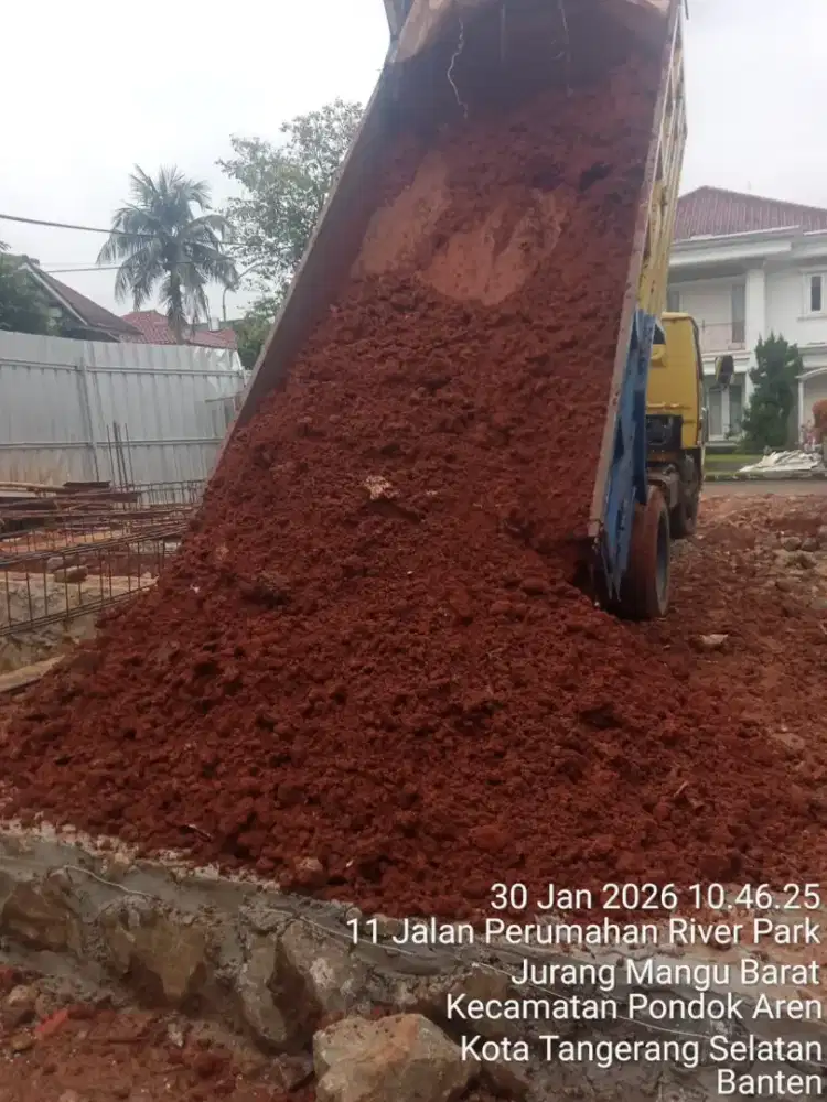 Jasa buang puing dan tanah
