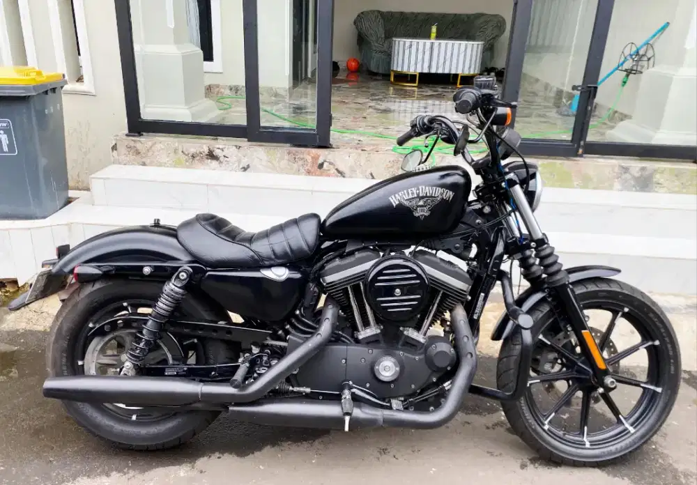 JualCpt90%LikeNew KM12Rb HARLEY DAVIDSON SPORTSTER IRON 883 2016 HITAM