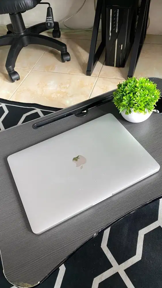 MACBOOK PRO 13 INCH 2017 SIAP DESAIN DAN RENDER VIDEO