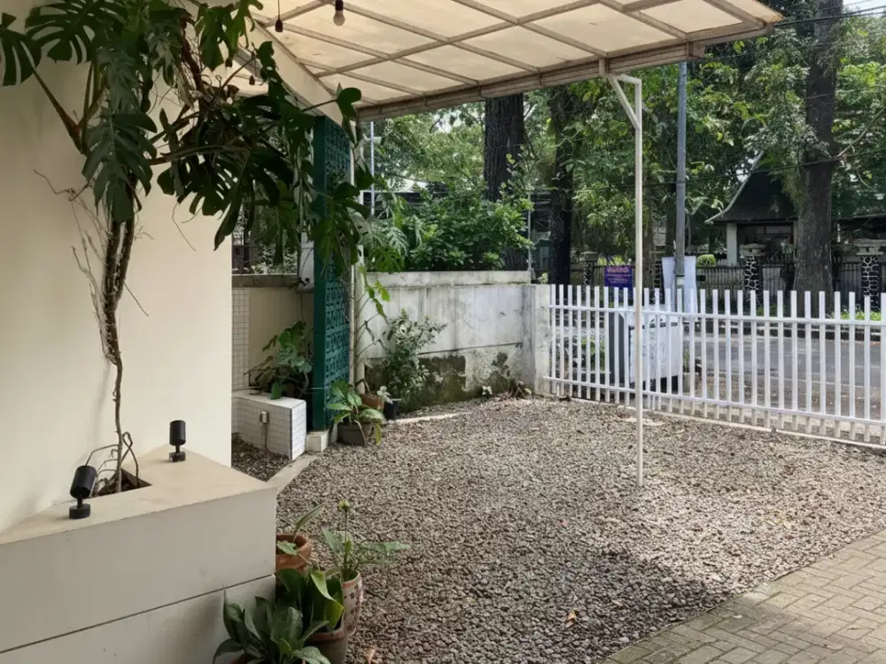 Sewa Rumah Belanda Cocok untuk segala usaha Sayap Riau Bandung