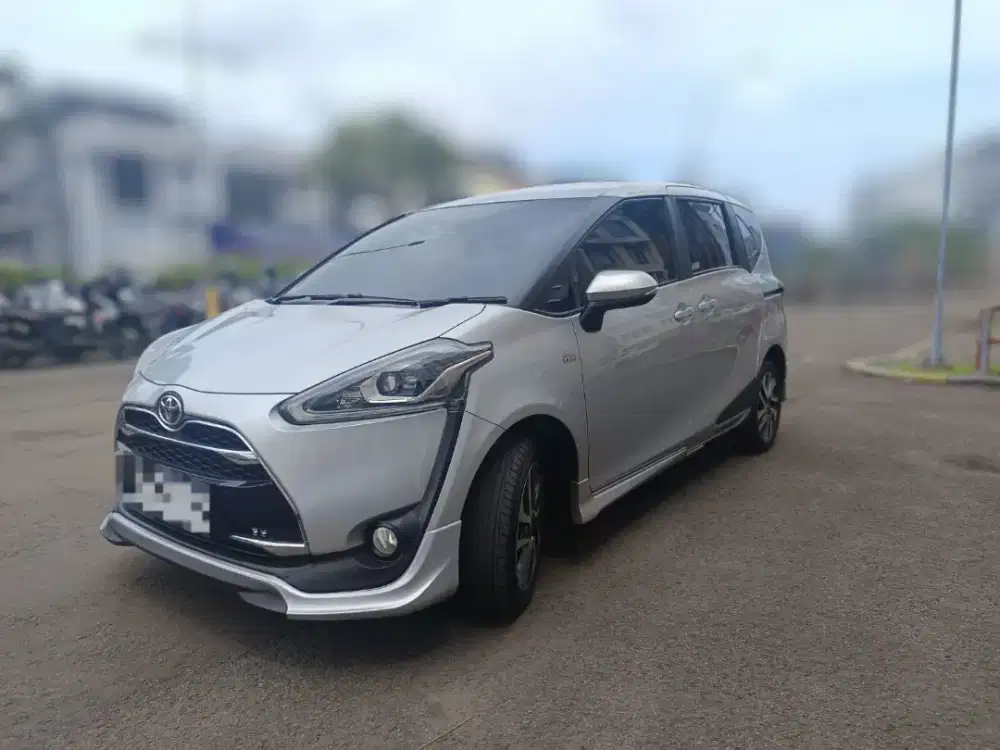 Toyota Sienta Q AT 2019 tgn 1 km rendah asli pajak panjang siap pakai