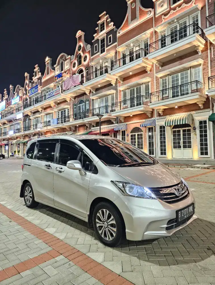 Seperti baru! Honda freed e psd at 2013 pajak panjang