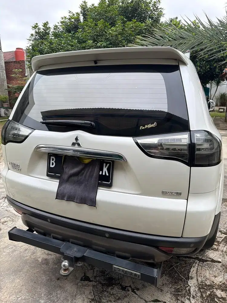 Mitsubishi pajero sport dakar 2012 at putih