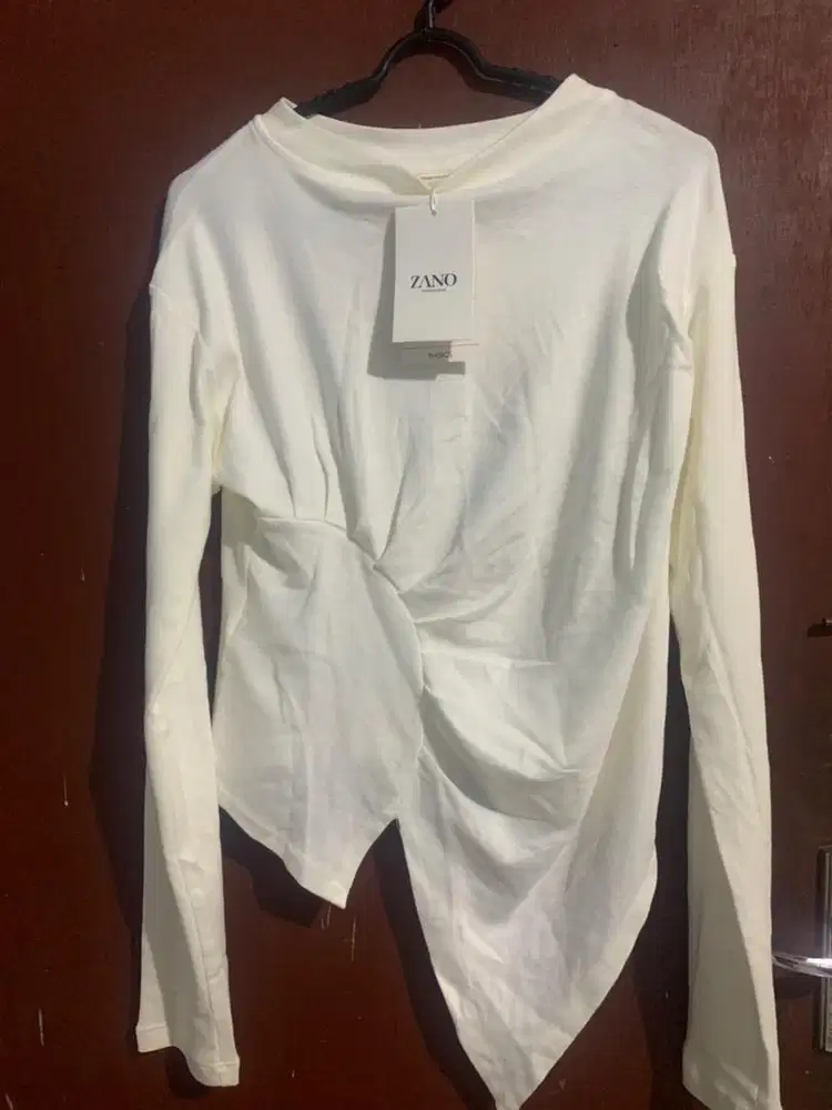 Atas putih merk zano
