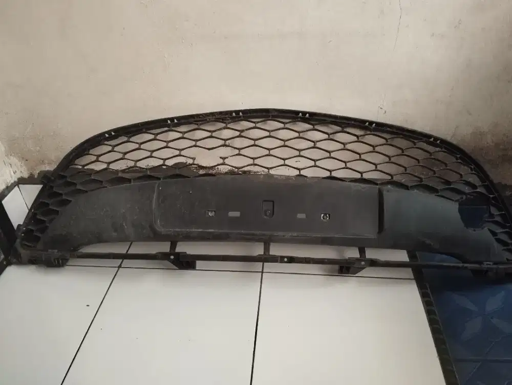Grill depan Mazda 2 tahun 2010