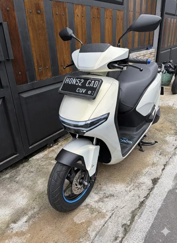 Honda CUV E: Putih 2025 non Road Sync