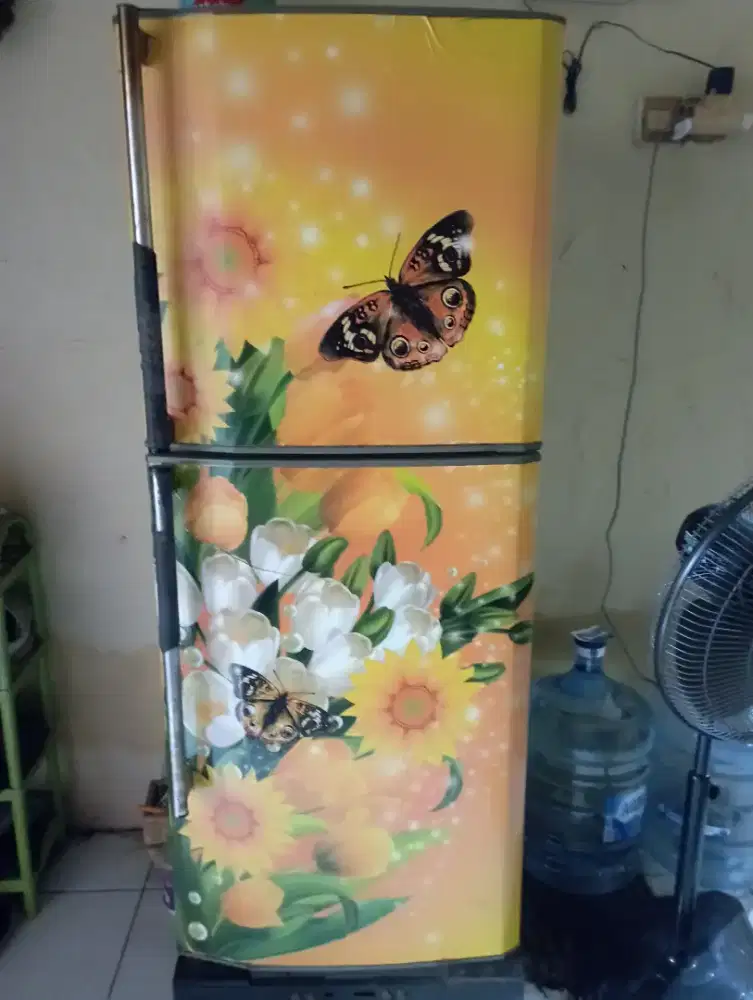 Dijual kulkas merk sharp