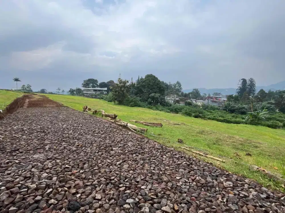 Tanah puncak view 360 derajat gunung gede pangrango, gunung salak, dan perbukitan