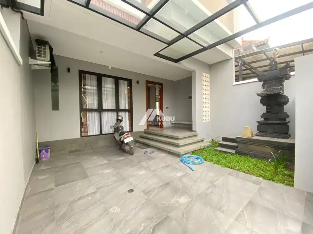 KBP1533 Brandnew Charming House with a modern minimalist design.