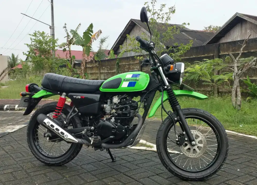Kawasaki W175 TR thn 2023
