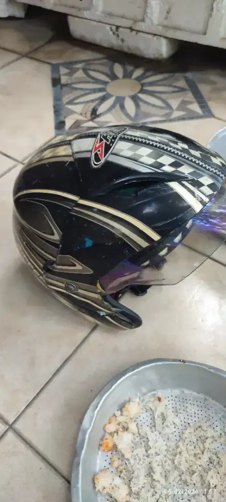 helm dewasa M dan anak M lumayan bagus