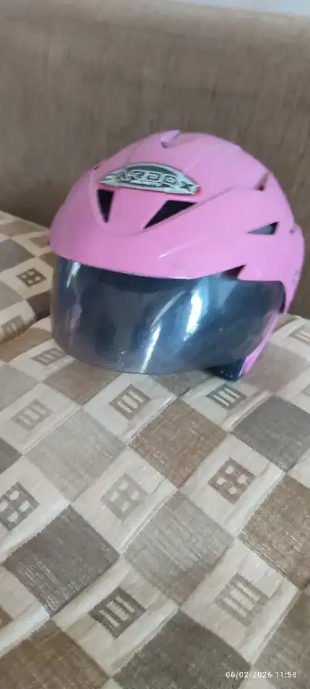 2helm dewasa M dan anak M lumayan