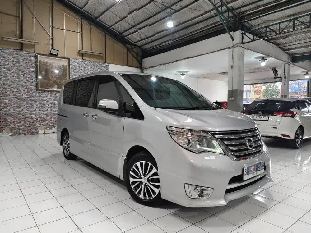 Nissan SERENA HIGHWAY STAR 2.0 Bensin AT 2017 Silver