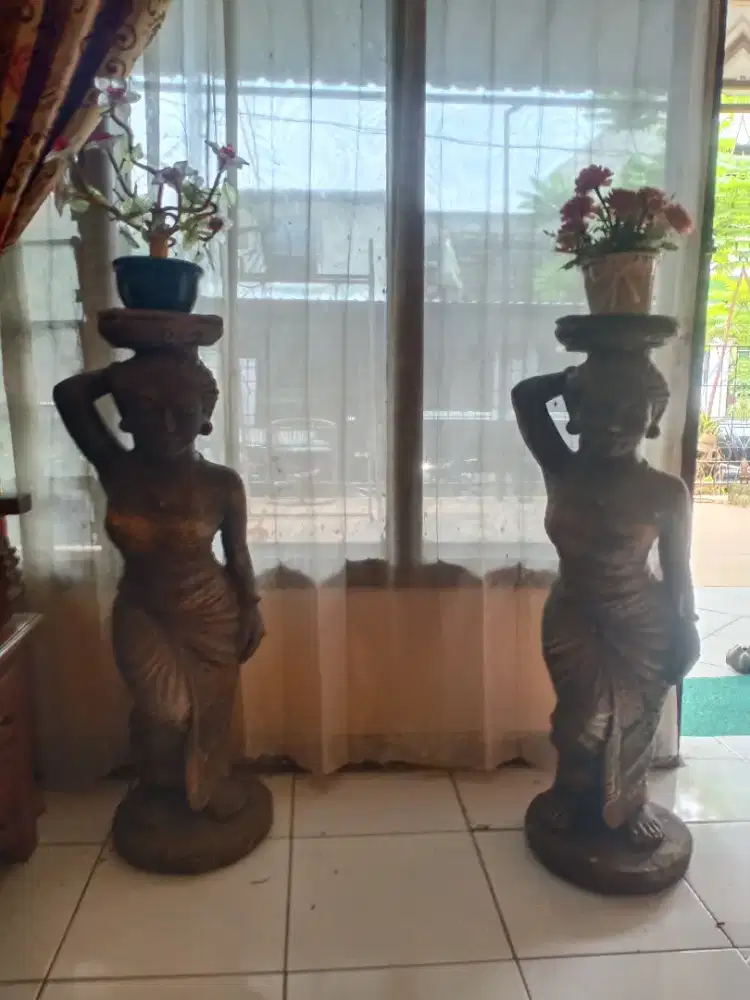 Patung wanita 2 pcs