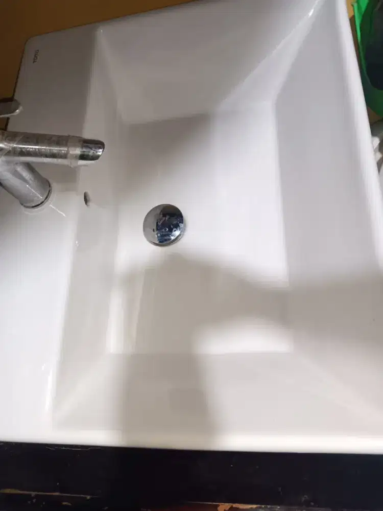 Di jual murah 2 Wastaffel Merk Toto ..BARU