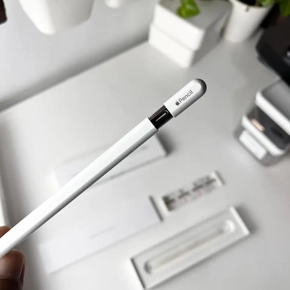 Apple Pencil USB-C Garansi Maret 2026