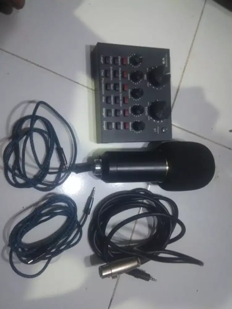 Di jual Sound Card V8 + Mic BM 800