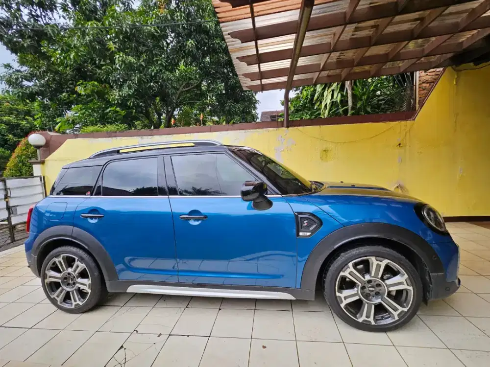 Minicopper tahun 2022 countryman warna biru