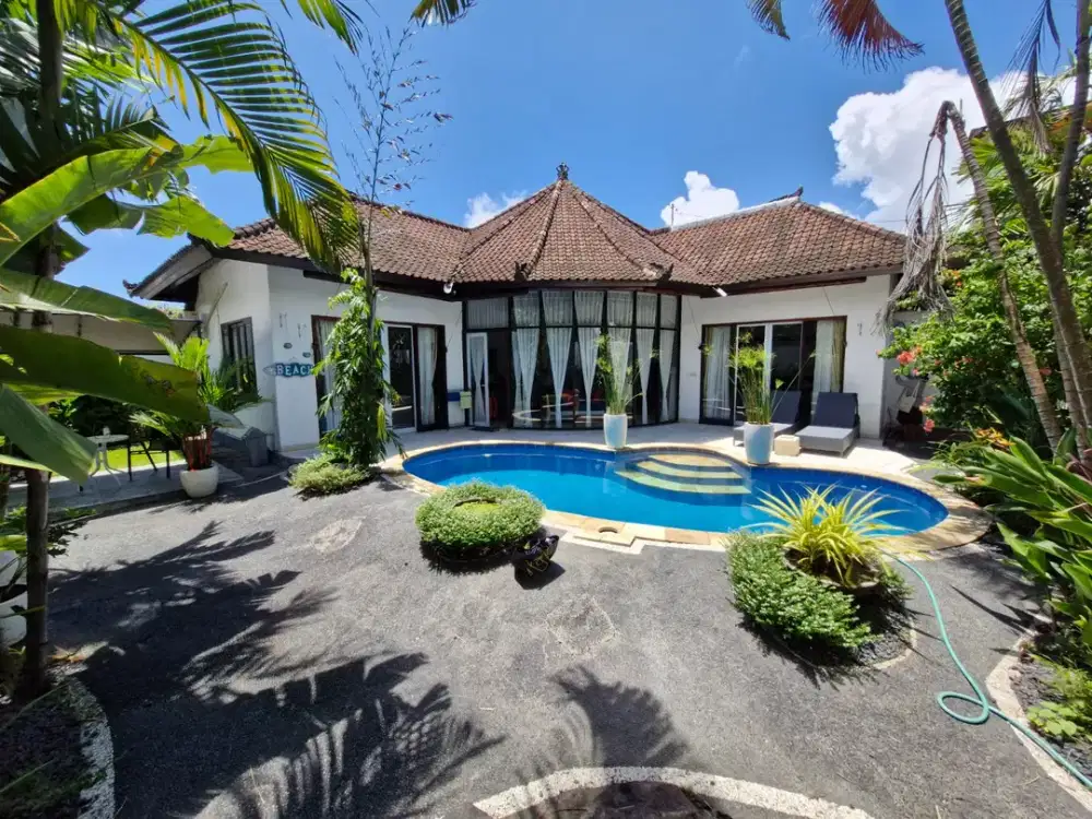 Villa disewakan full furnished di Sunset Road Seminyak