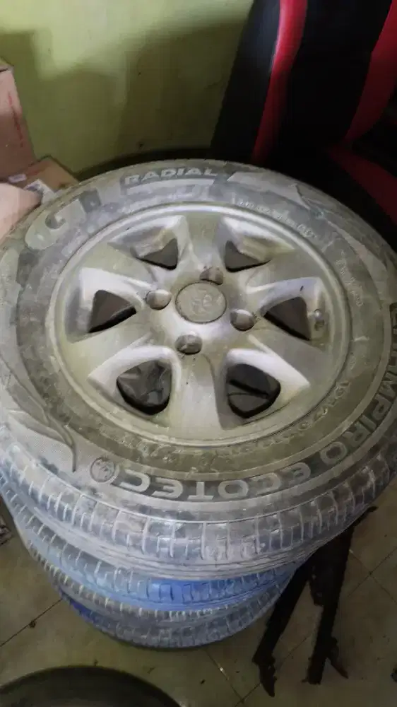 dijual ban asli lgz 2003  dan kursi panter jok depan kiri kanan