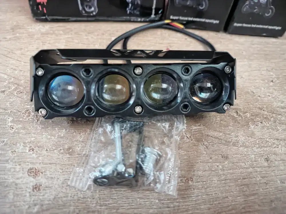 Lampu tembak 4 mata putih kuning