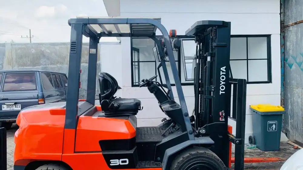 TOYOTA 3 TON MAST TRILIFT BERGARANSI MESIN