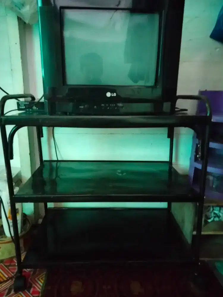 Djual tv Merk LG 15 inc, meja dan stb