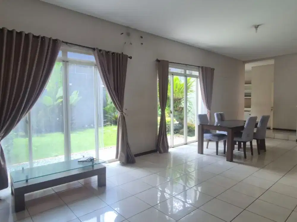 Hot Sale! Rumah Asri Kondisi Serba terawat Diarea Kota Baru Parahyangan, Bandung