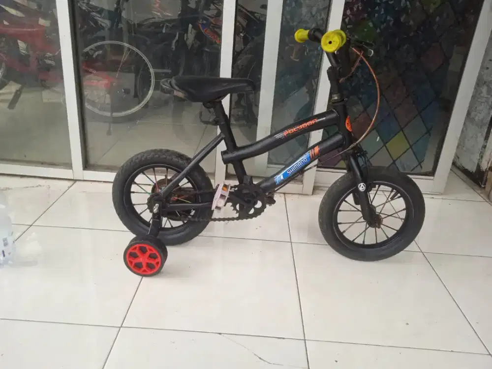 Sepeda anak kecil uk12