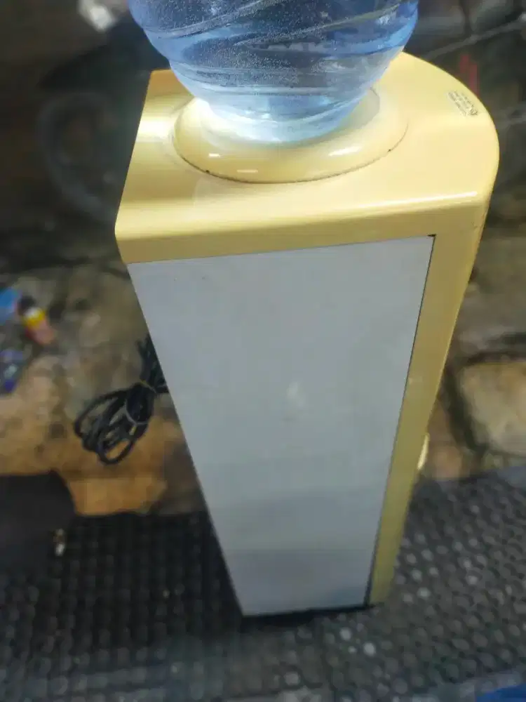 Dispenser elegan panas dingin