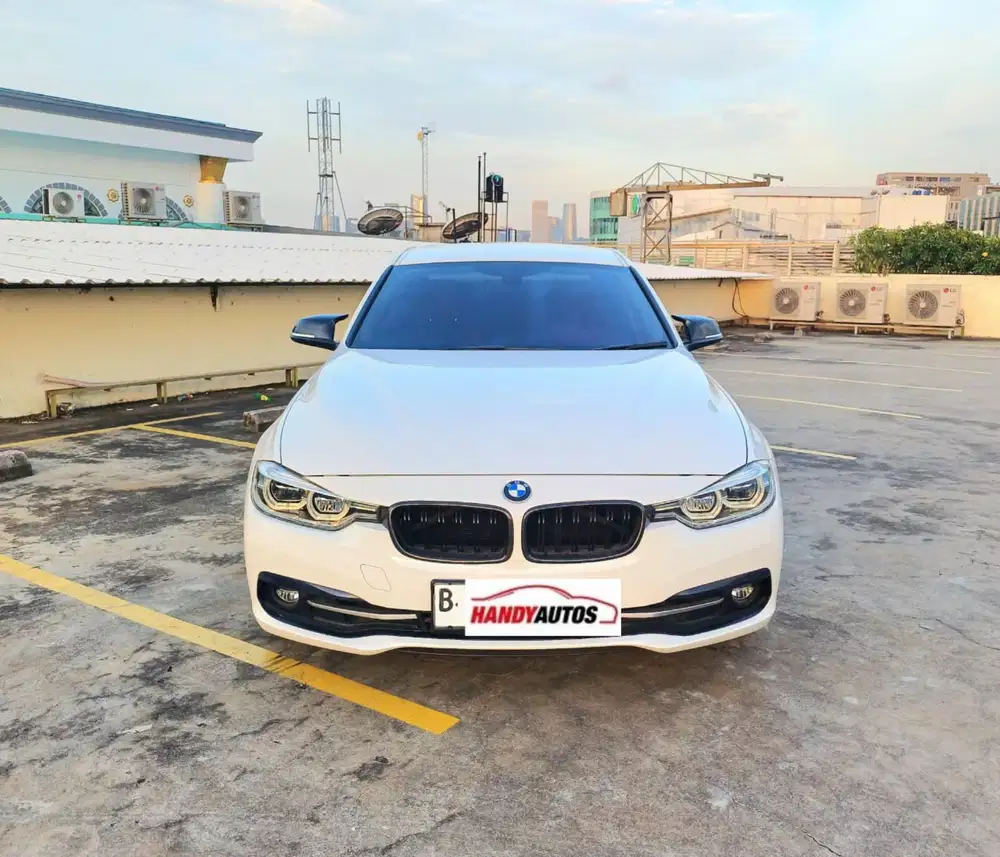 BMW 320i Sport Tahun 2018 Automatic Putih Metalik