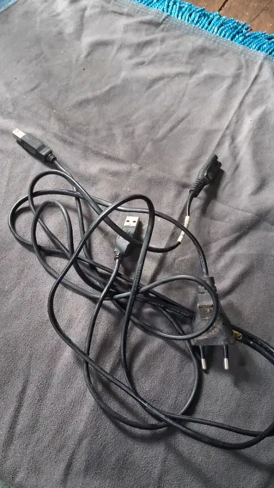 Kabel Power dan Koneksi Printer
