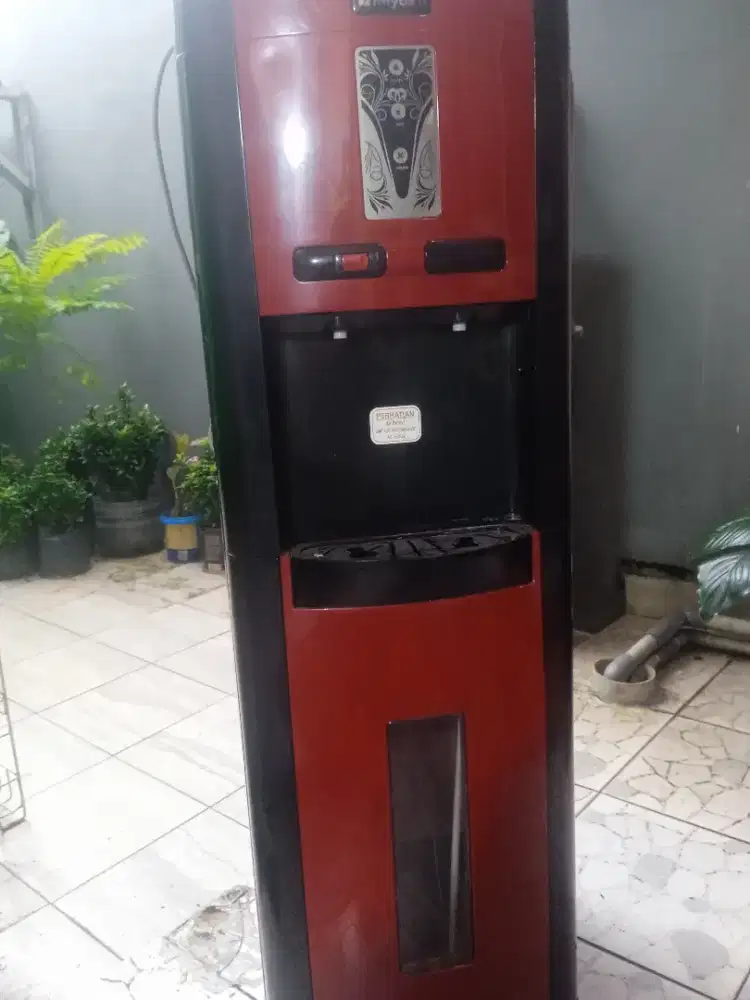 Dispenser galon bawah