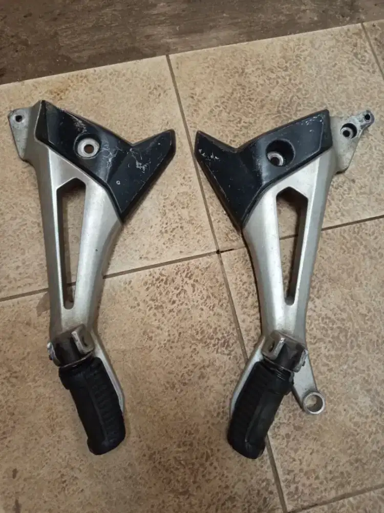 Foot step supra x 125 Tromol original bekas