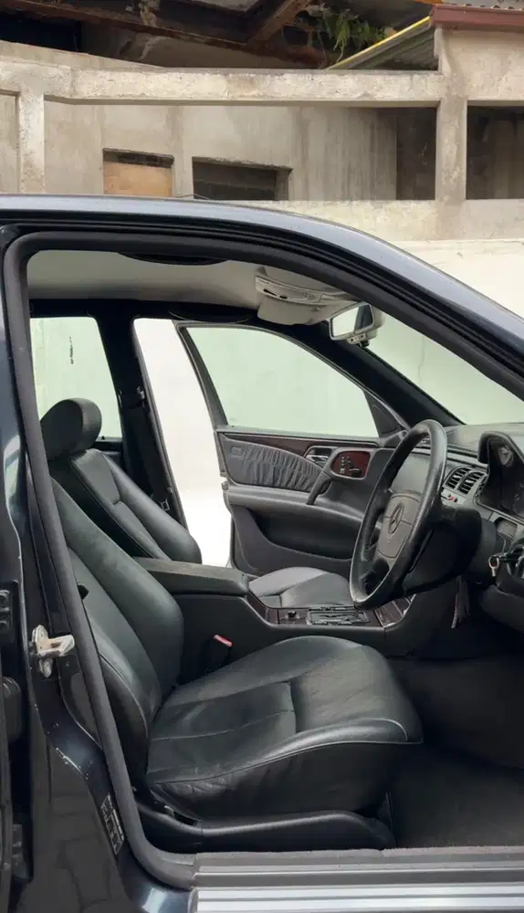 Mercedes-Benz E320 1997 Bensin